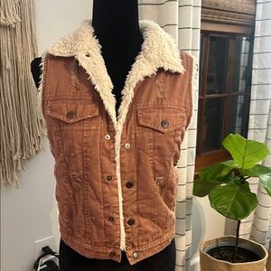 Women's rust Sherpa-Lined Vest